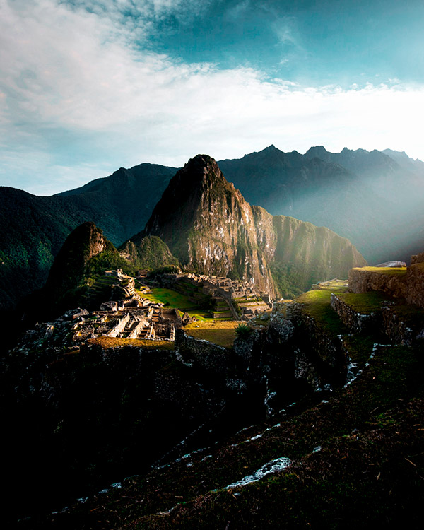Explore la totalidad de Machu Picchu y descubra todos sus asombrosos secretos.